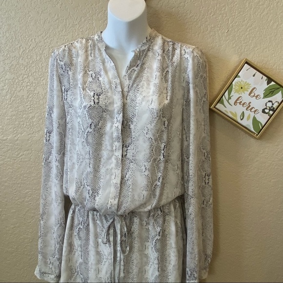 Hilary Radley long sleeve shorts romper white and grey snake skin print small - Picture 2 of 6